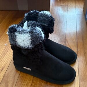Muk Luks Black Winter Boots with Faux Fur